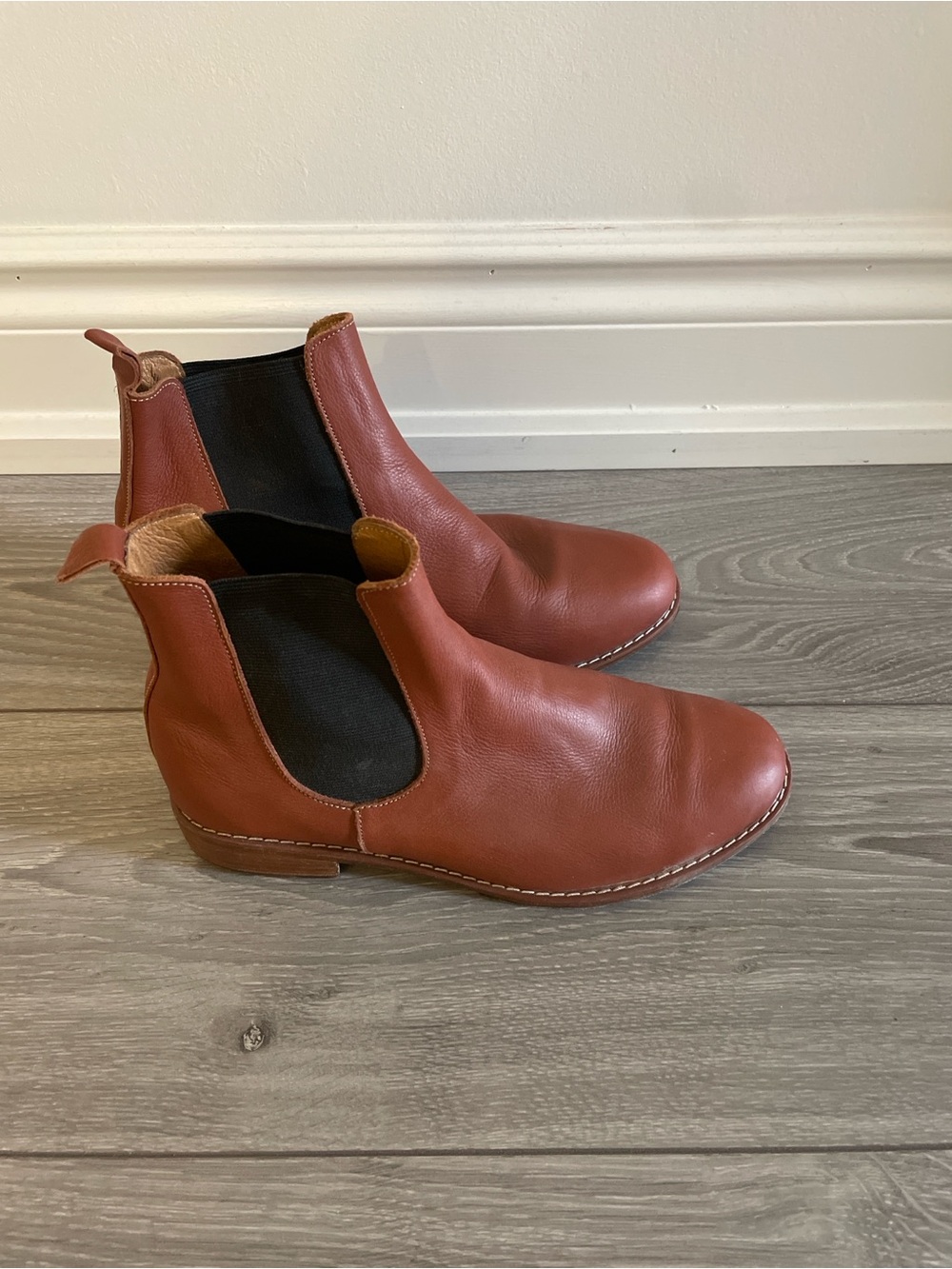 Women's leather Chelsea boots 7-7.5